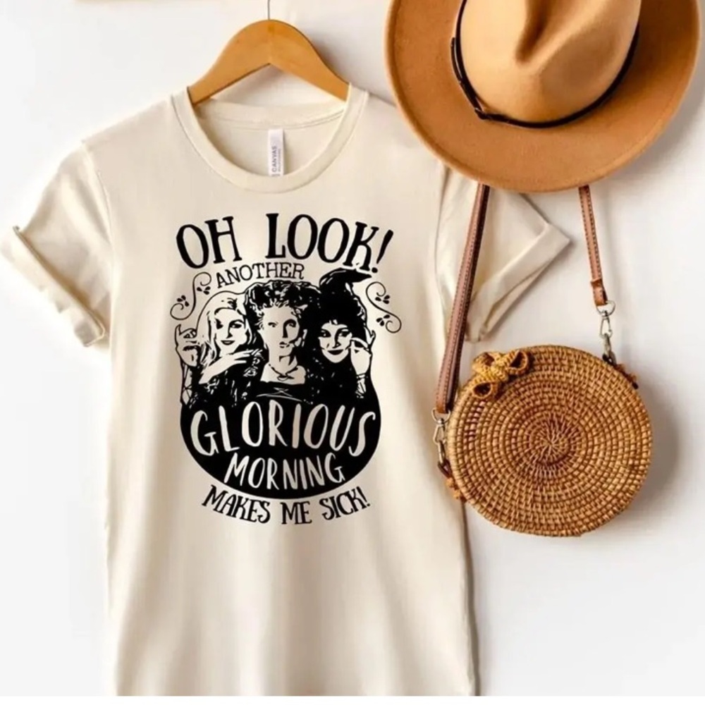 Hocus Pocus Halloween Lavender Tee EUC in Medium (Bundle 2+ for 20% off)